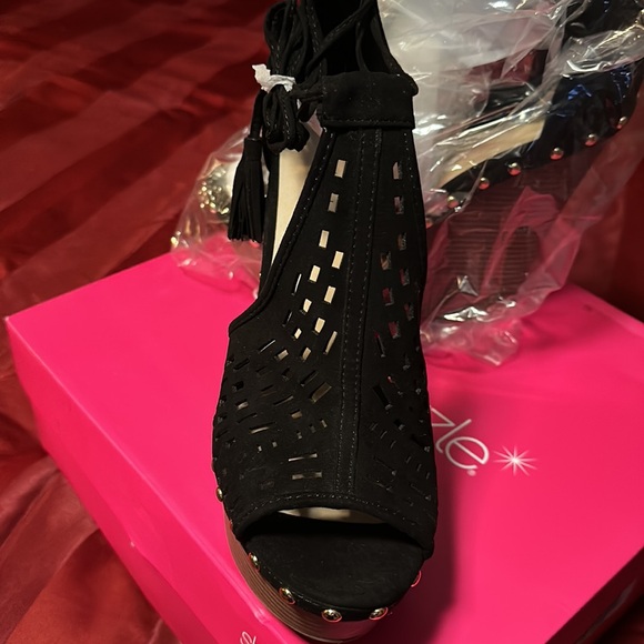 Size 9 Black Wedges. Shoe dazzle. Brand New. - Picture 2 of 5
